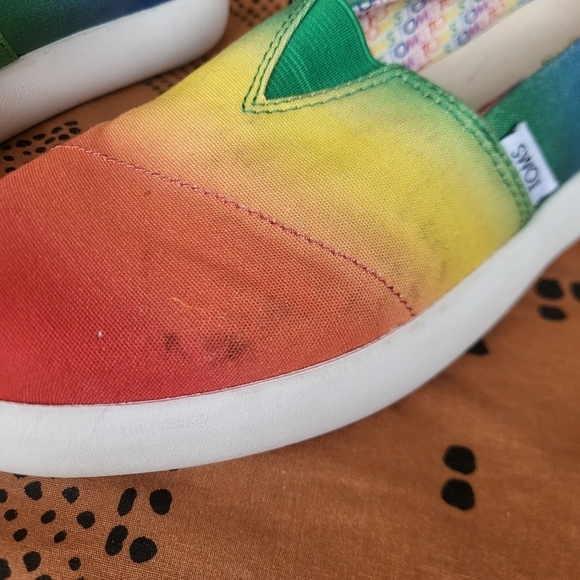 EUC TOMS Alpargata Mallow Rainbow Slip On Loafer Pride 5.5 - Picture 4 of 15